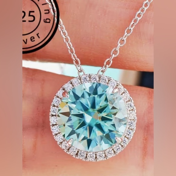 Elegant Silver and Blue Moissanite Pendant Necklace - Picture 3 of 5